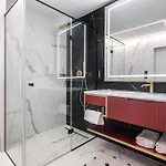 Golden Queen Deluxe Jacuzzi - Old Town 克拉科夫