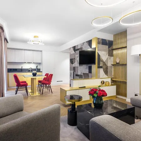 Golden Queen Deluxe Jacuzzi - Old Town