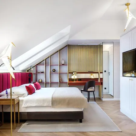 Apartahotel Golden Queen Deluxe Jacuzzi - Old Town