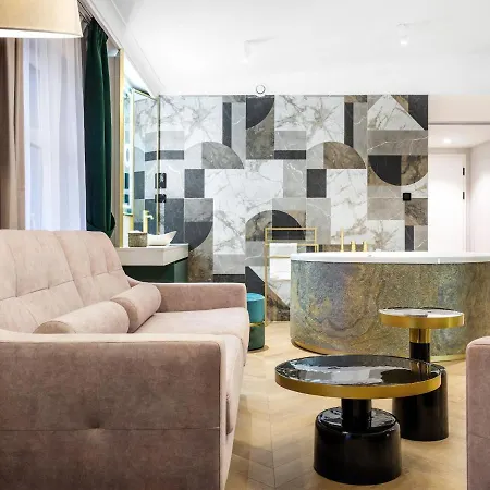 Golden Queen Deluxe Jacuzzi - Old Town Cracovia