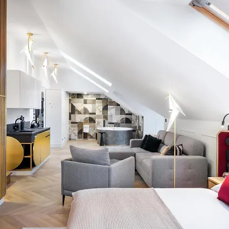 Golden Queen Deluxe Jacuzzi - Old Town Apartahotel Cracovia