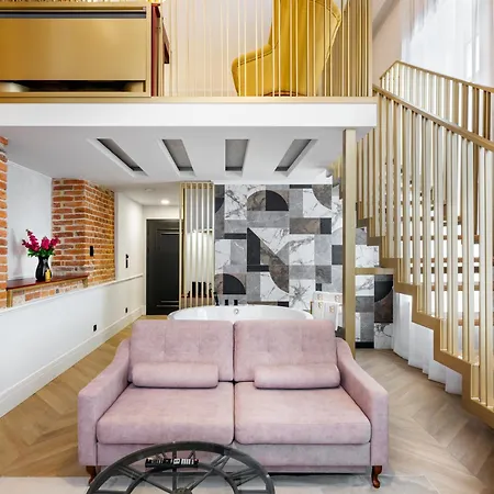 Golden Queen Deluxe Jacuzzi - Old Town Apartahotel 4*