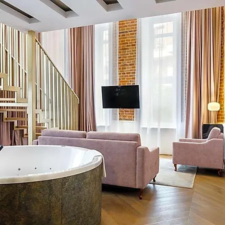 Golden Queen Deluxe Jacuzzi - Old Town 4* Krakow