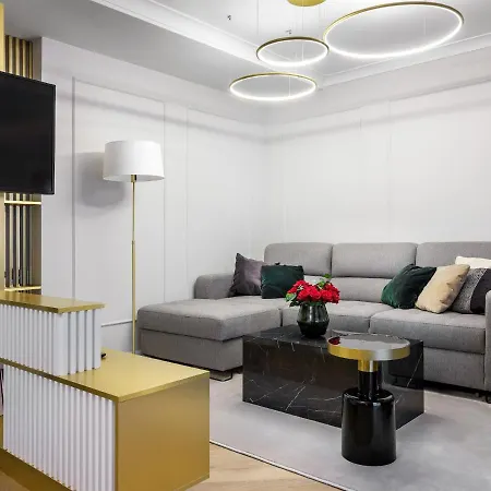 Hotel apartamentowy Golden Queen Deluxe Jacuzzi - Old Town