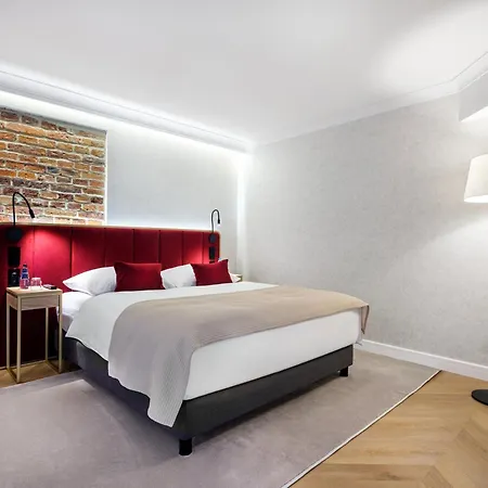 Golden Queen Deluxe Jacuzzi - Old Town 4* Kraków