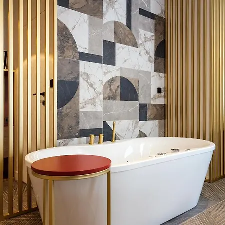 Golden Queen Deluxe Jacuzzi - Old Town Apart Otel